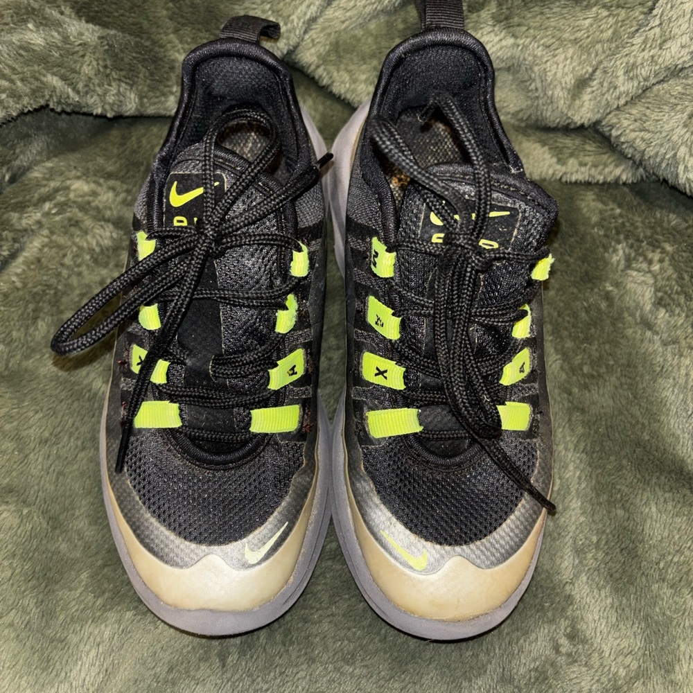 Nike Kids Black and Neon Green Sneakers